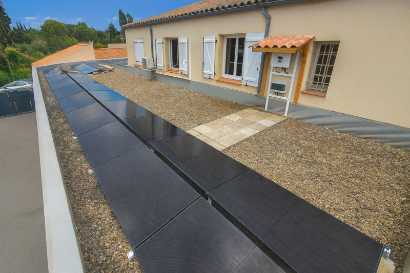 Installation de panneaux photovoltaïques bi-verre et bi-facial 22 kWc avec optimiseurs p600w Huawei Sun2000 sur une toiture plate Carcassonne