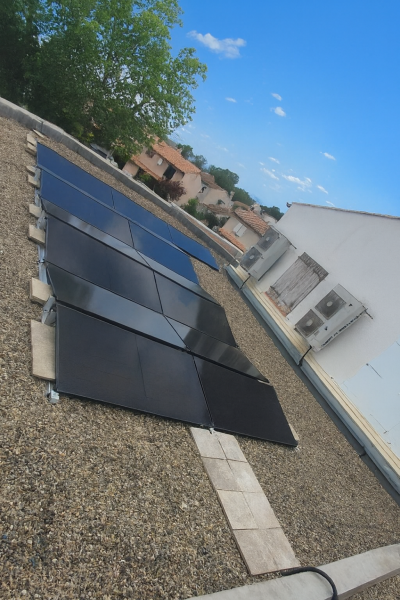 Installation de panneaux photovoltaïques bi-verre et bi-facial 22 kWc avec optimiseurs p600w Huawei Sun2000 sur une toiture plate Carcassonne
